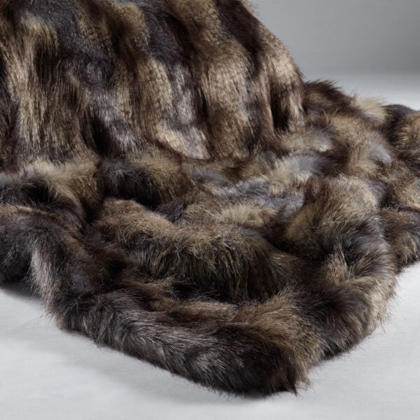 Blue Wolf Faux Fur Thow Adeum