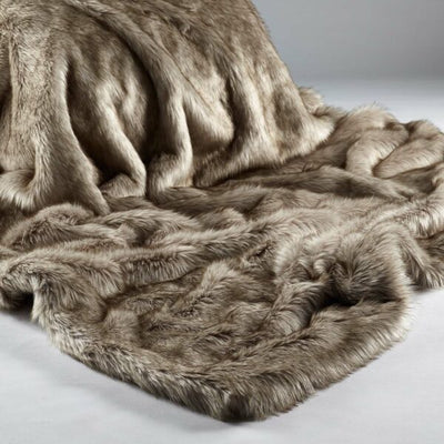 Siberian Wolf Faux Fur Throw Adeum